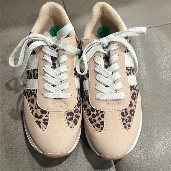 DV by Dolce Vita leopard shoes-8-new - Picture 3 of 5